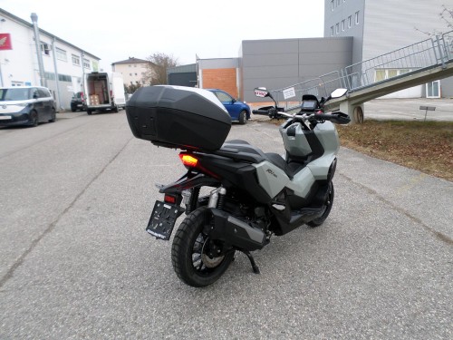 Honda<br>ADV mit Topcase – Bild 3