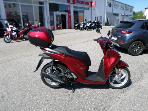Honda<br>SH 150 mit Topcase – Bild 2