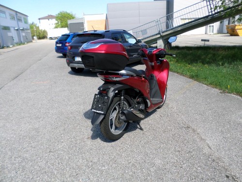 Honda<br>SH 150 mit Topcase – Bild 3