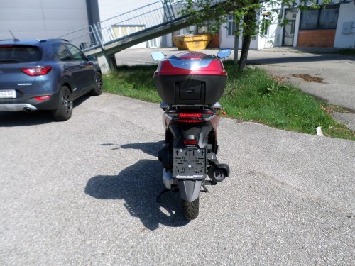 Honda<br>SH 150 mit Topcase – Bild 4