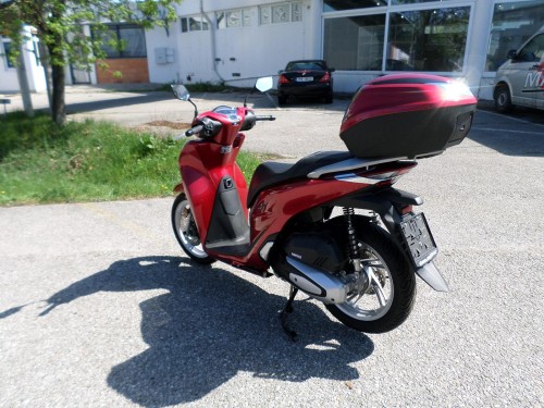 Honda<br>SH 150 mit Topcase – Bild 5