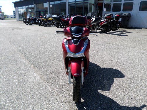 Honda<br>SH 150 mit Topcase – Bild 8