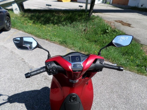 Honda<br>SH 150 mit Topcase – Bild 9