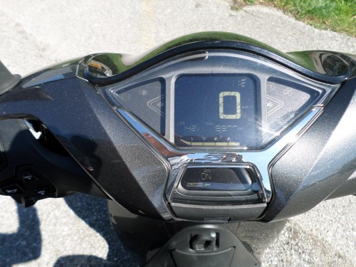 Honda<br>SH 150 mit Topcase – Bild 10
