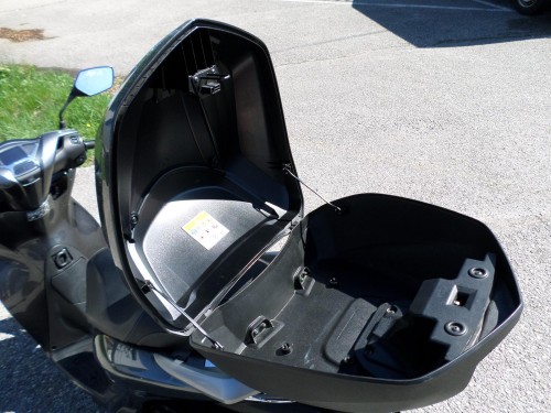 Honda<br>SH 150 mit Topcase – Bild 12