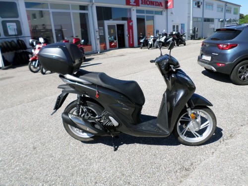 Honda<br>SH 150 mit Topcase – Bild 2
