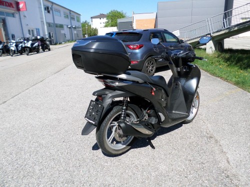 Honda<br>SH 150 mit Topcase – Bild 3