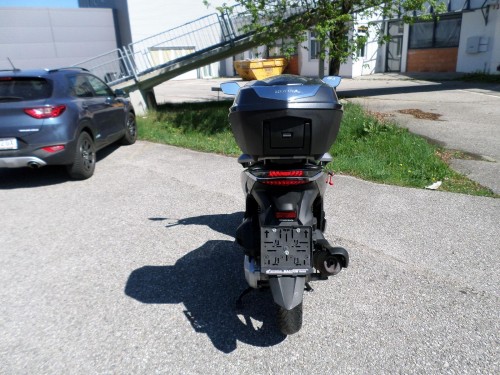 Honda<br>SH 150 mit Topcase – Bild 4