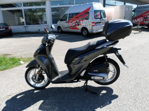 Honda<br>SH 150 mit Topcase – Bild 6