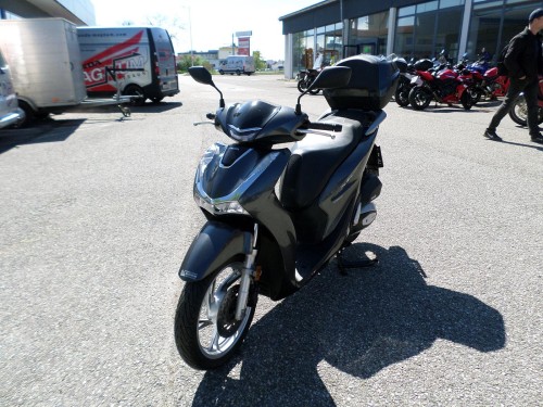 Honda<br>SH 150 mit Topcase – Bild 7