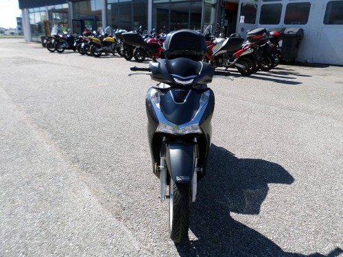 Honda<br>SH 150 mit Topcase – Bild 8