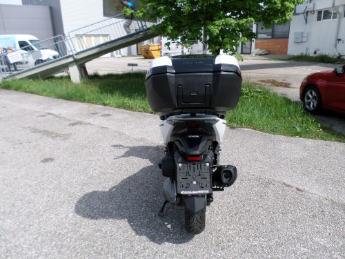 Honda<br>Forza 300 mit Topcase – Bild 4