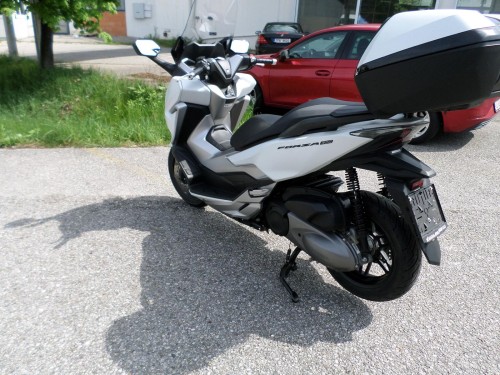 Honda<br>Forza 300 mit Topcase – Bild 5