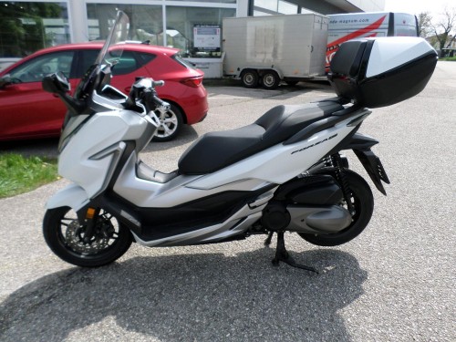 Honda<br>Forza 300 mit Topcase – Bild 6