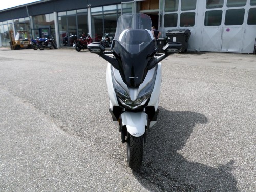 Honda<br>Forza 300 mit Topcase – Bild 8