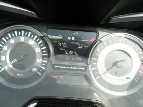 Honda<br>Forza 300 mit Topcase – Bild 9