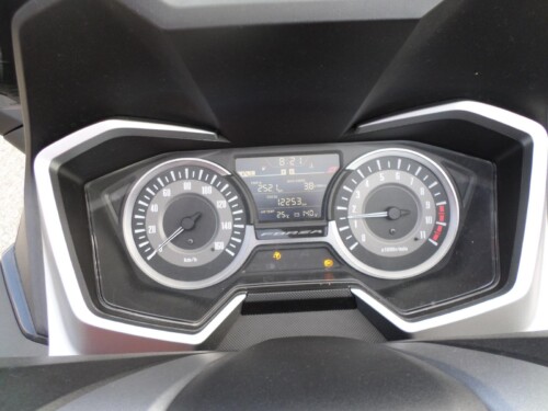 Honda<br>Forza 300 mit Topcase – Bild 10
