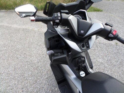 Honda<br>Forza 300 mit Topcase – Bild 12