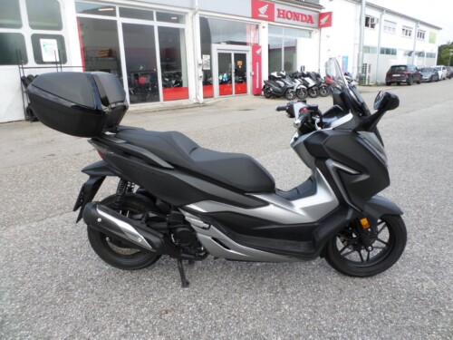 Honda<br>Forza 300 mit Topcase – Bild 2