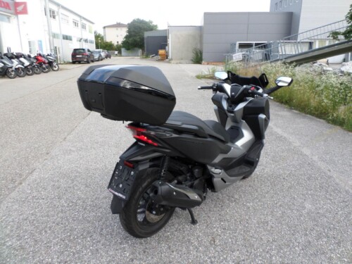 Honda<br>Forza 300 mit Topcase – Bild 3
