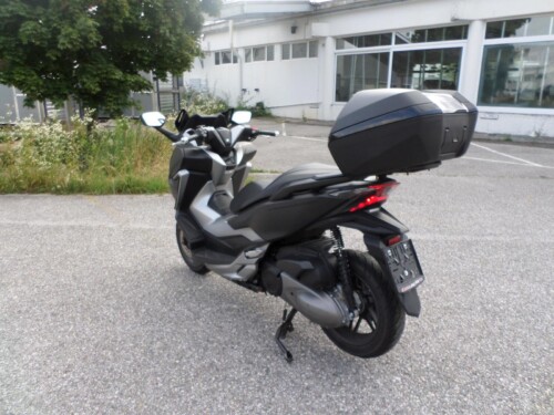 Honda<br>Forza 300 mit Topcase – Bild 5