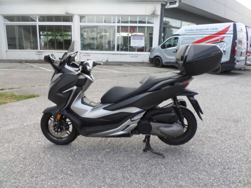 Honda<br>Forza 300 mit Topcase – Bild 6