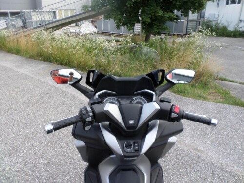 Honda<br>Forza 300 mit Topcase – Bild 9