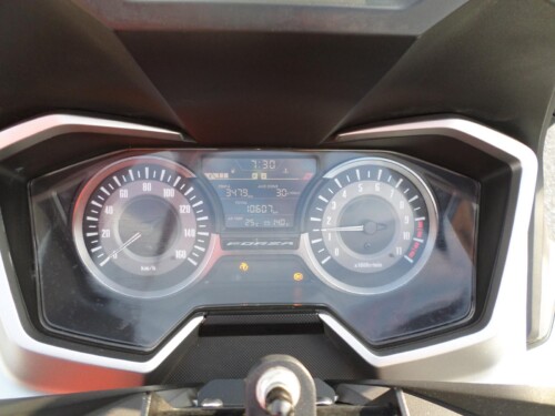 Honda<br>Forza 300 mit Topcase – Bild 10