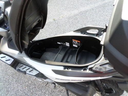 Honda<br>Forza 300 mit Topcase – Bild 11