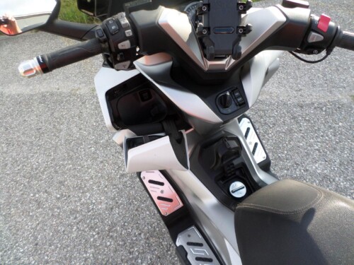 Honda<br>Forza 300 mit Topcase – Bild 13