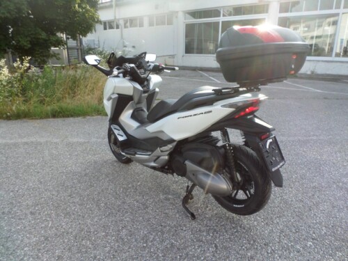 Honda<br>Forza 300 mit Topcase – Bild 5