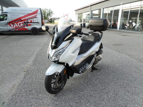 Honda<br>Forza 300 mit Topcase – Bild 7