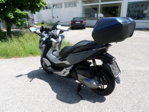 Honda<br>Forza 300 mit Topcase – Bild 5
