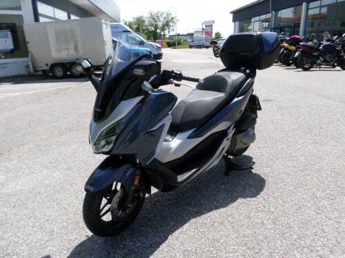 Honda<br>Forza 300 mit Topcase – Bild 8