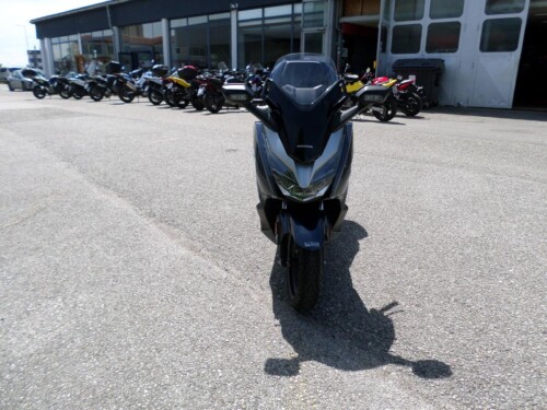 Honda<br>Forza 300 mit Topcase – Bild 7