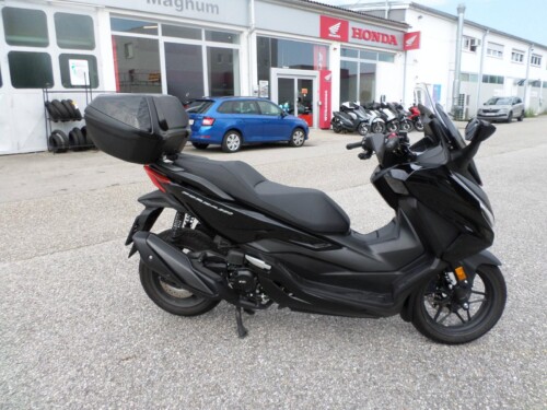 Honda<br>Forza 350 mit Topcase – Bild 2