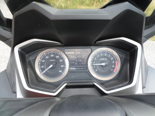 Honda<br>Forza 350 mit Topcase – Bild 10