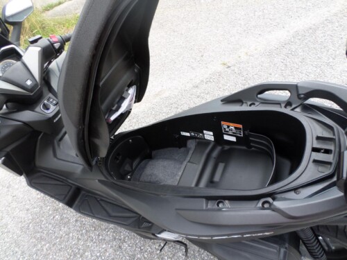 Honda<br>Forza 350 mit Topcase – Bild 11