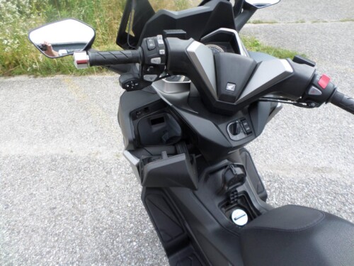 Honda<br>Forza 350 mit Topcase – Bild 12