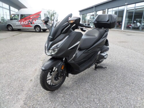 Honda<br>Forza 350 mit Topcase – Bild 7