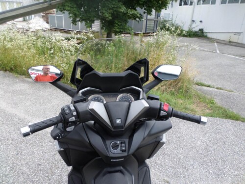 Honda<br>Forza 350 mit Topcase – Bild 9