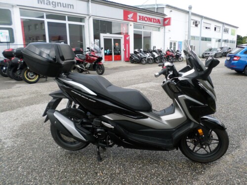 Honda<br>Forza 350 mit Topcase – Bild 2