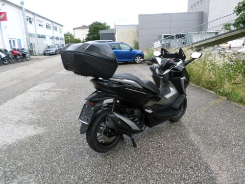 Honda<br>Forza 350 mit Topcase – Bild 3