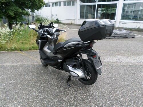 Honda<br>Forza 350 mit Topcase – Bild 5