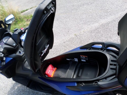 Honda<br>Forza 350 mit Topcase – Bild 11