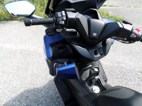 Honda<br>Forza 350 mit Topcase – Bild 12