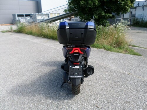 Honda<br>Forza 350 mit Topcase – Bild 4