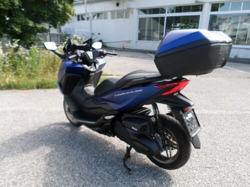 Honda<br>Forza 350 mit Topcase – Bild 5