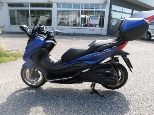 Honda<br>Forza 350 mit Topcase – Bild 6