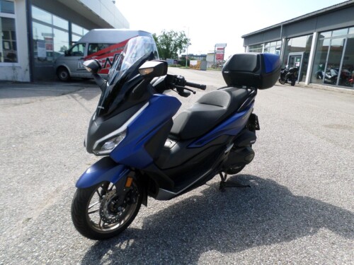 Honda<br>Forza 350 mit Topcase – Bild 7